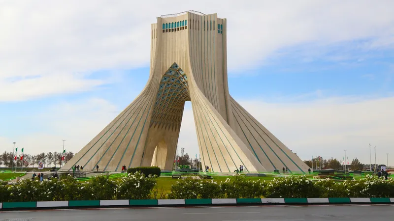 2026-06-19 イラン合意で市場が緩み、AI統治と人材争奪が続く